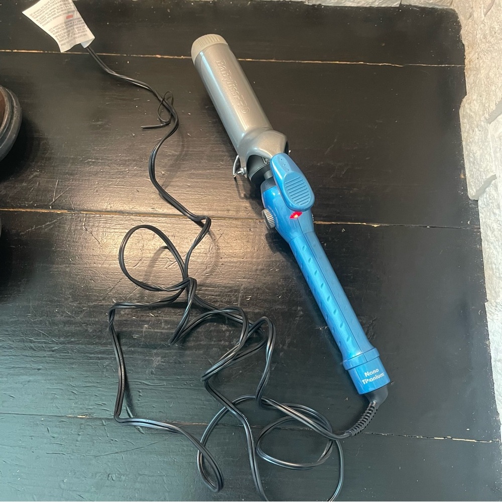 BaBybliss Pro Nano Titanium 1 1/4” Curling Iron - Picture 4 of 8
